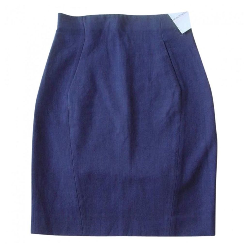 Mid-length skirt