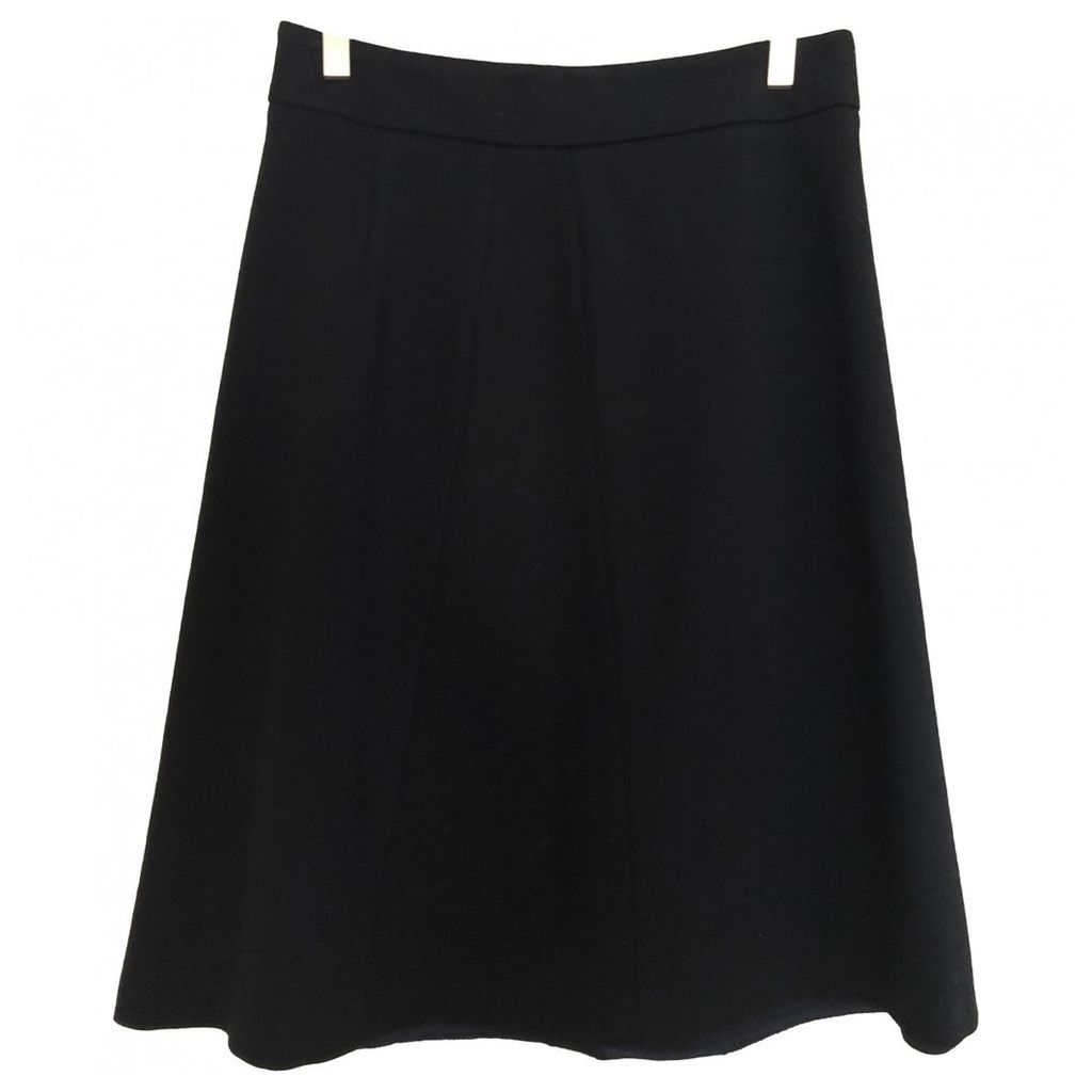 Mid-length skirt