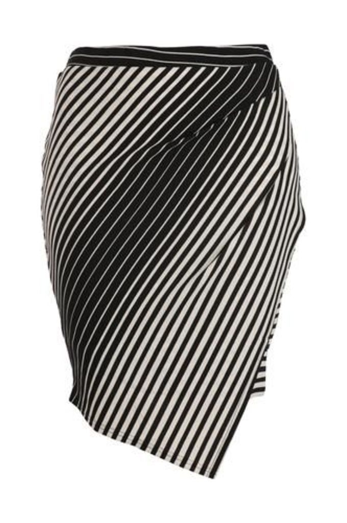 Plus Size Striped V-Point Skirt