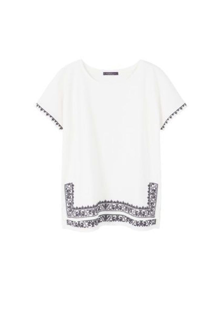 Embroidered detail t-shirt