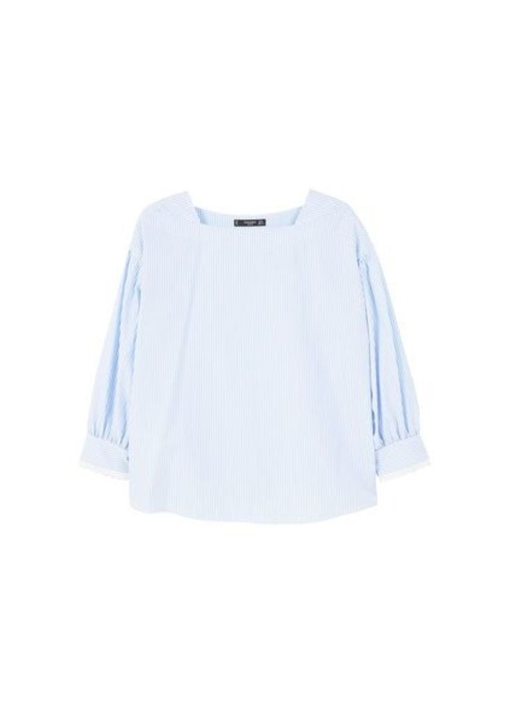 Puffed sleeves blouse