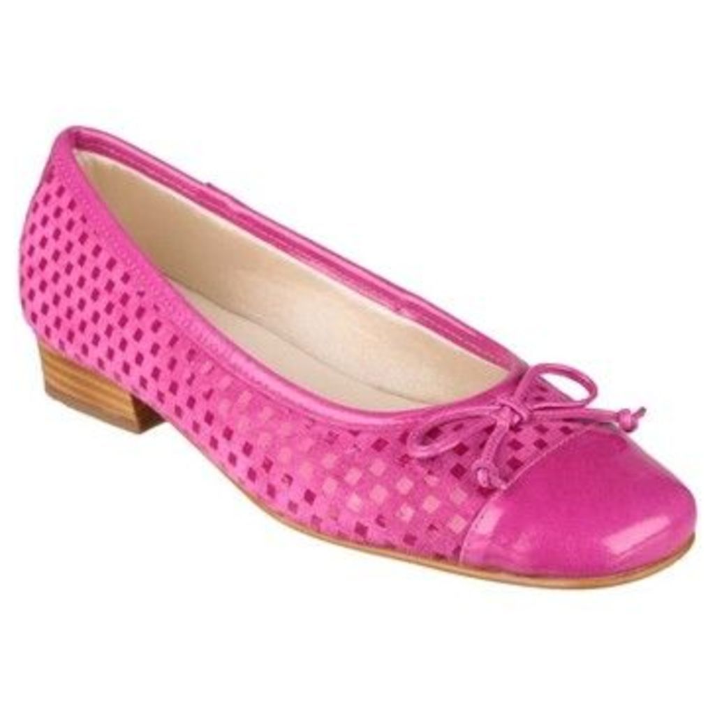 Riva  Andros Womens Casual Shoes  women's Shoes in pink