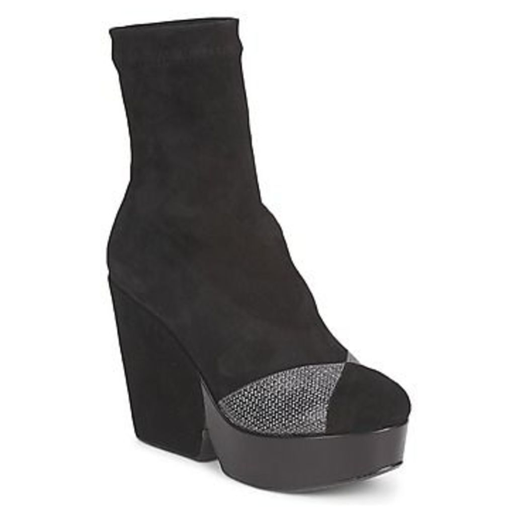 DINIE  women's Low Ankle Boots in Black