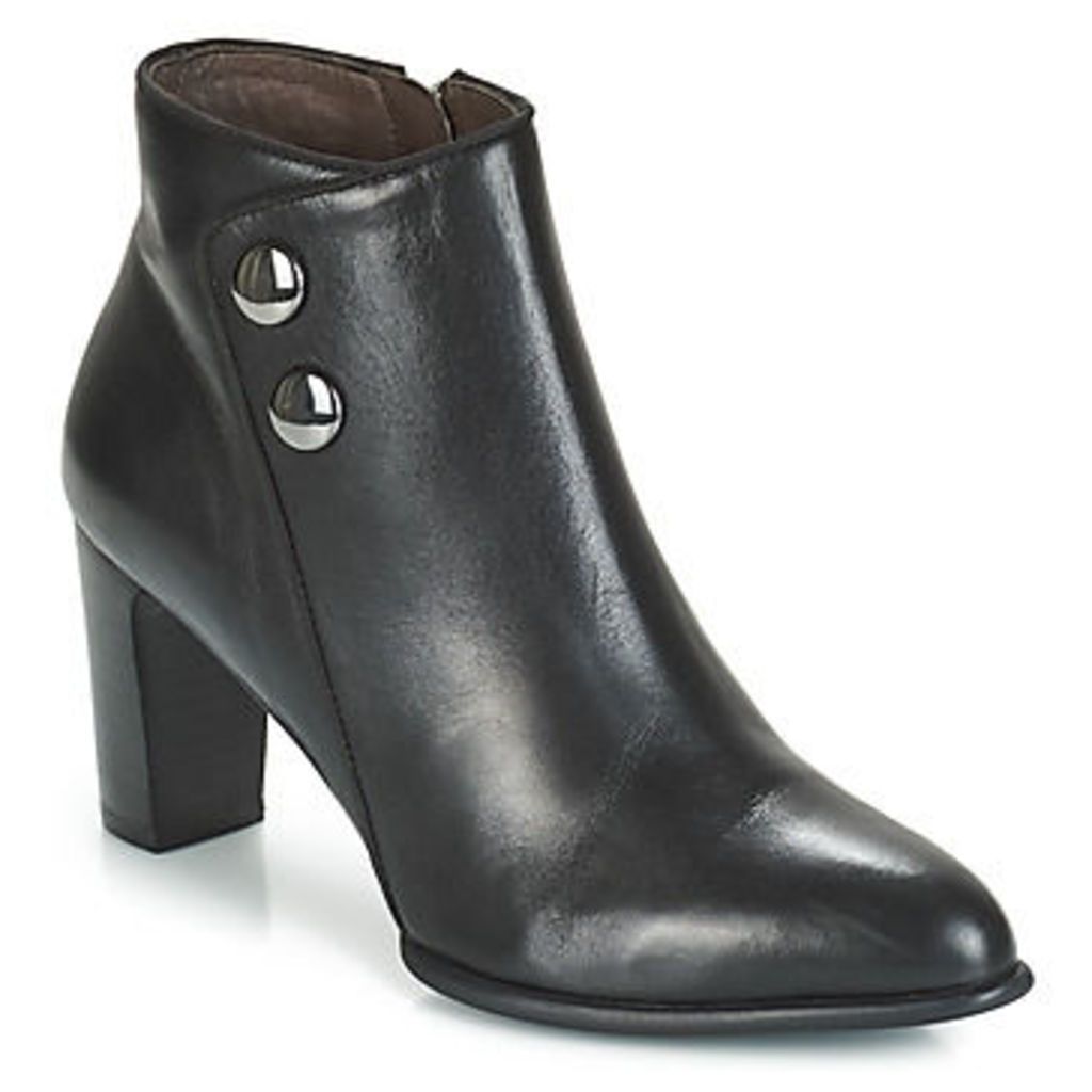 BEODS  women's Low Ankle Boots in Black