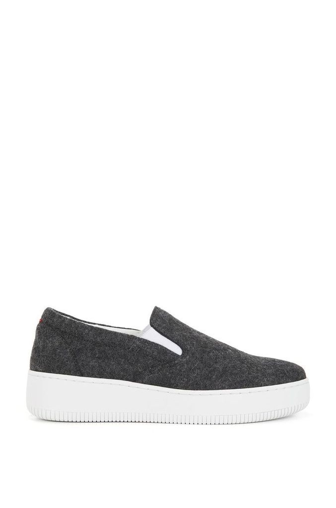 Slip-on shoes in wintry wool