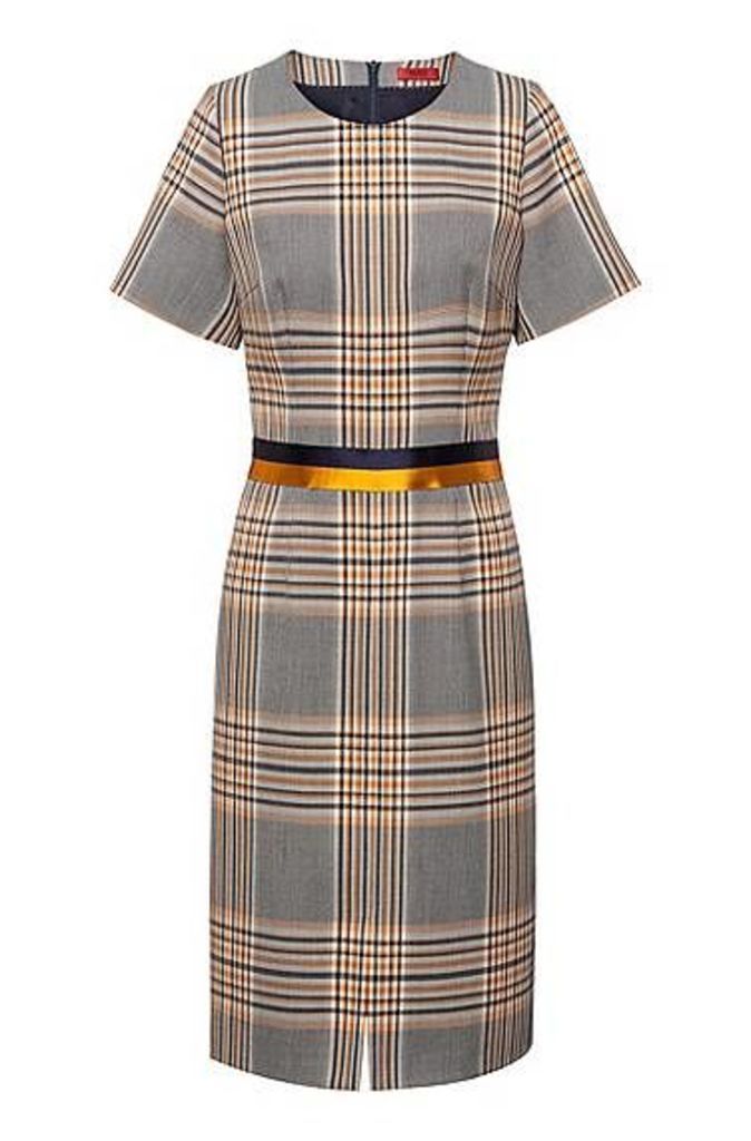 Short-sleeved checked dress with two-tone waistband