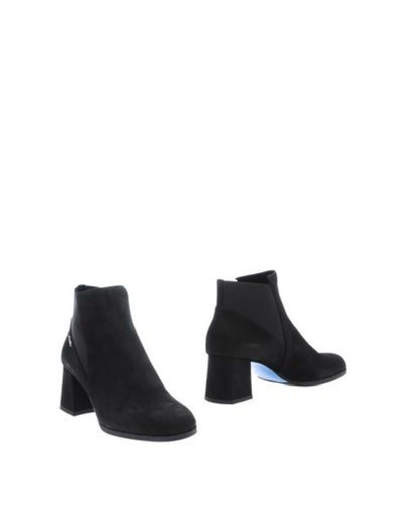 LORIBLU FOOTWEAR Ankle boots Women on YOOX.COM