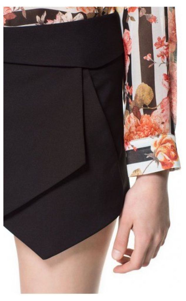 Bloggers Love Mini Skort Shorts In Black