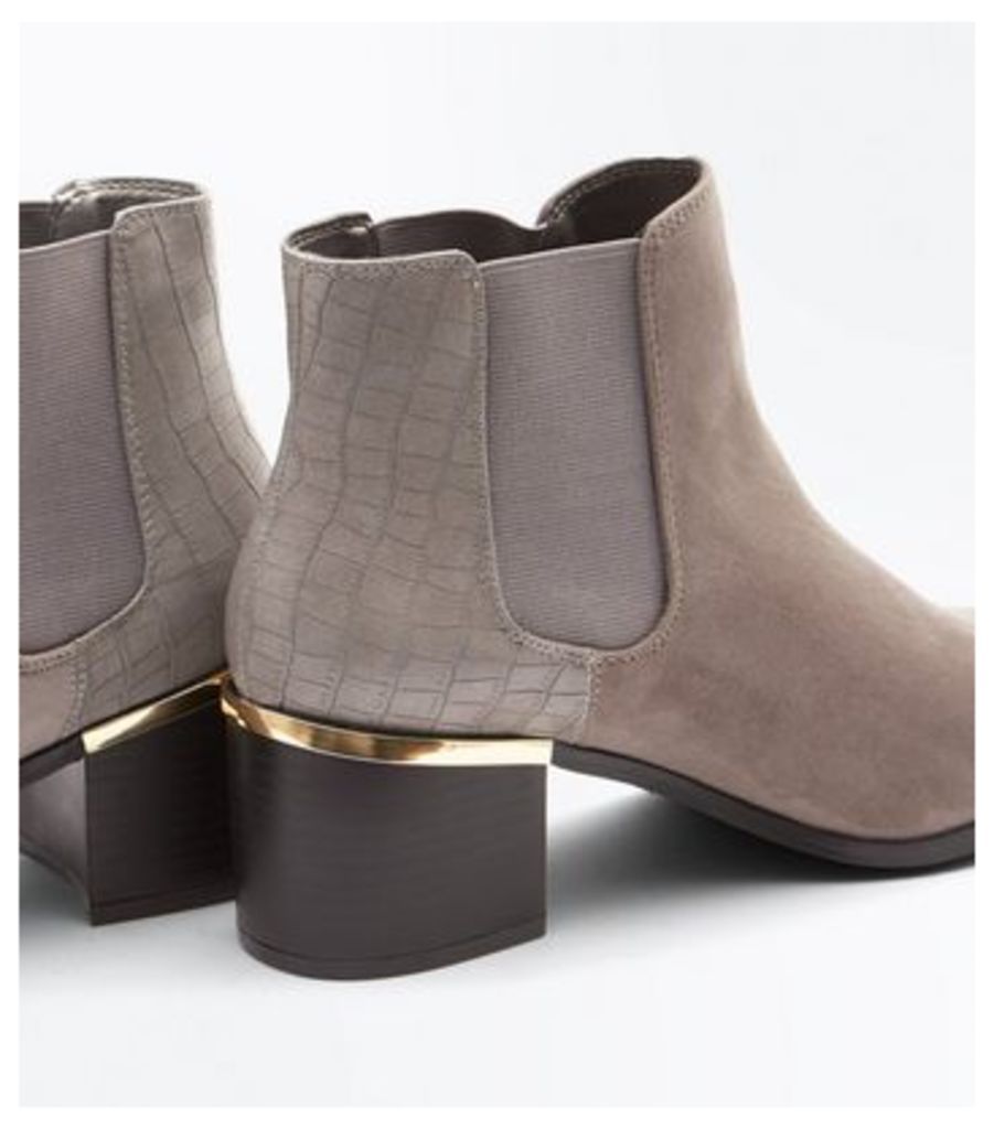 Wide Fit Grey Comfort Flex Suedette Heeled Chelsea Boots New Look