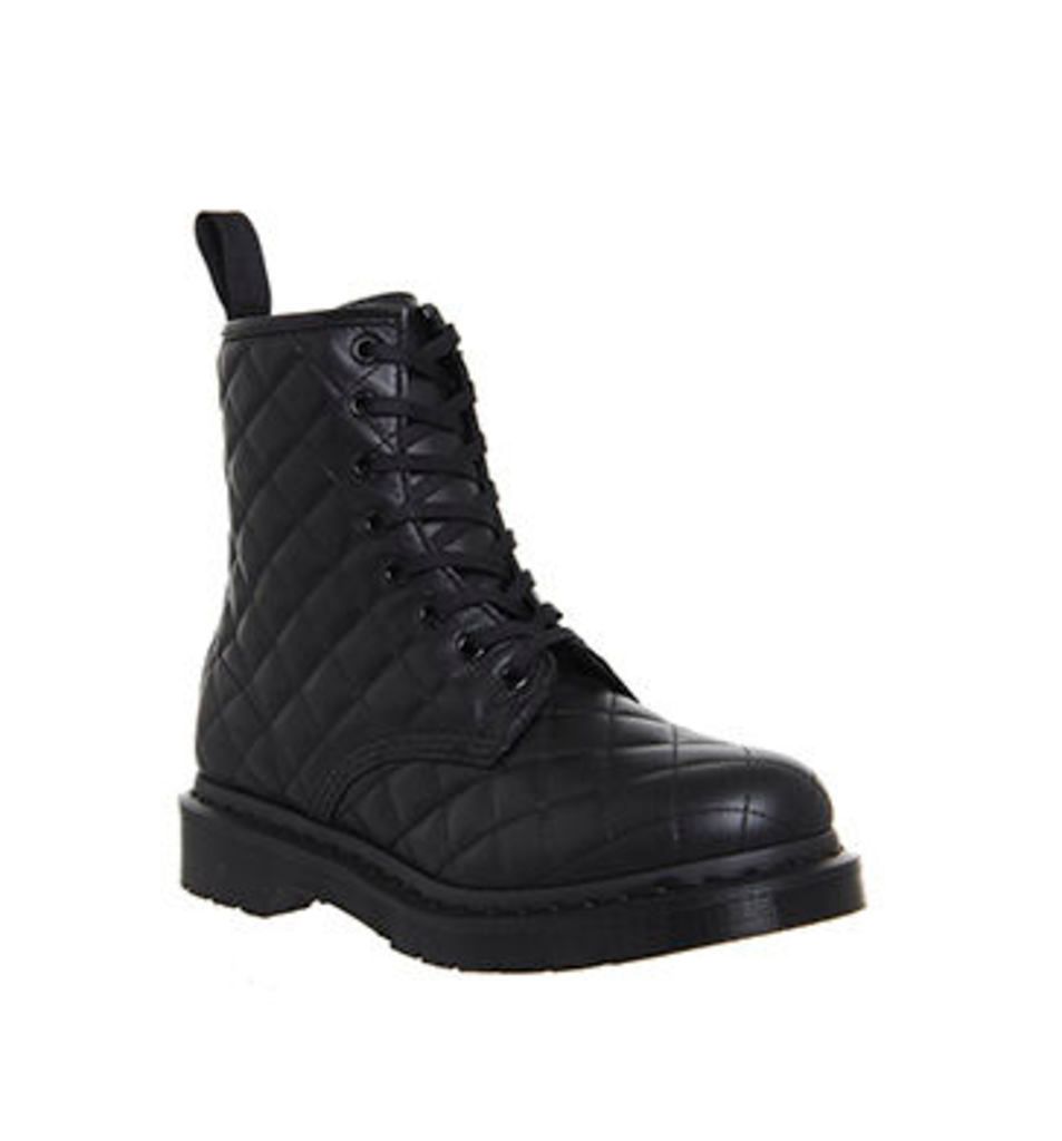 Dr. Martens 8 Eyelet Lace Up boots BLACK QUILTED LEATHER