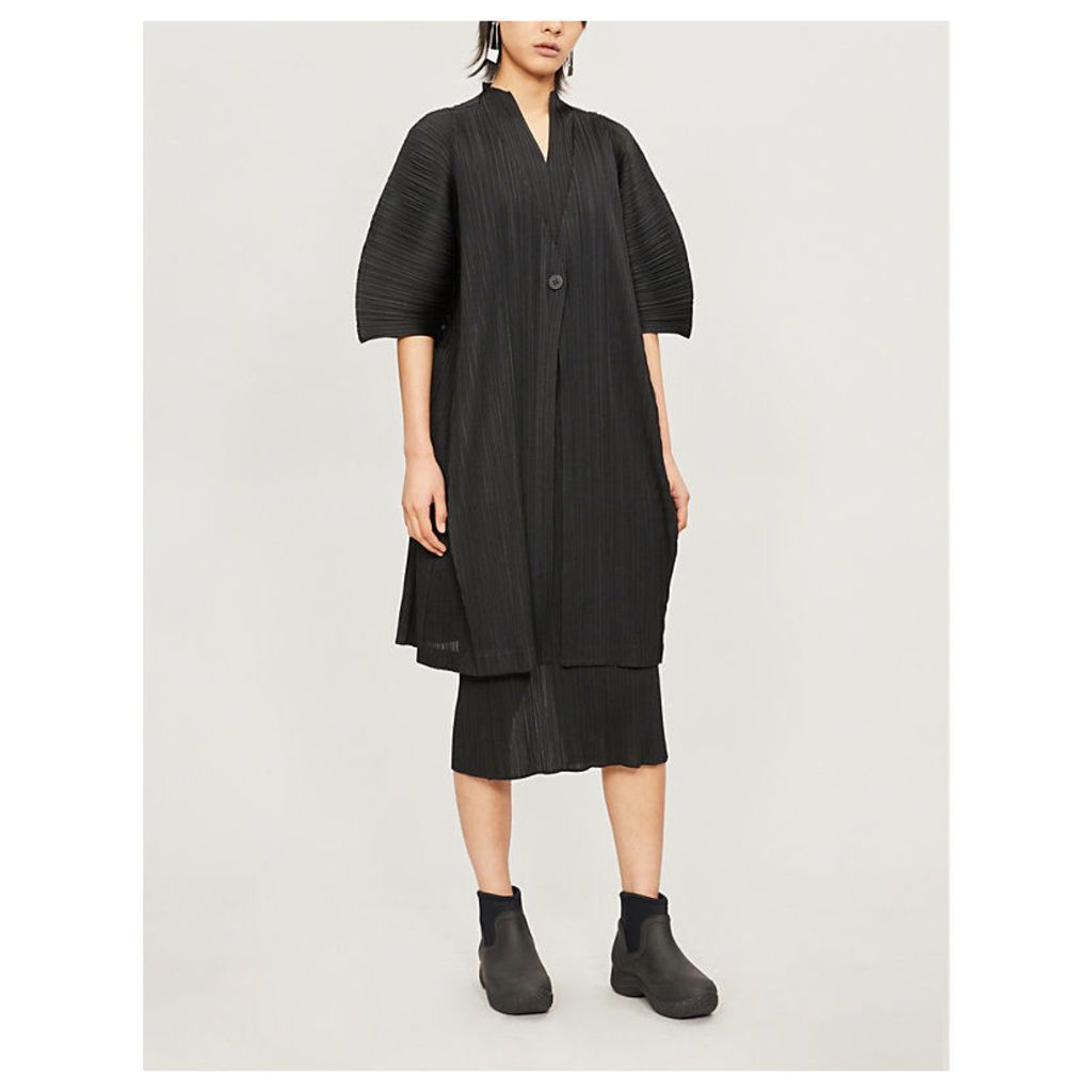 Cocoon-shaped pleated coat