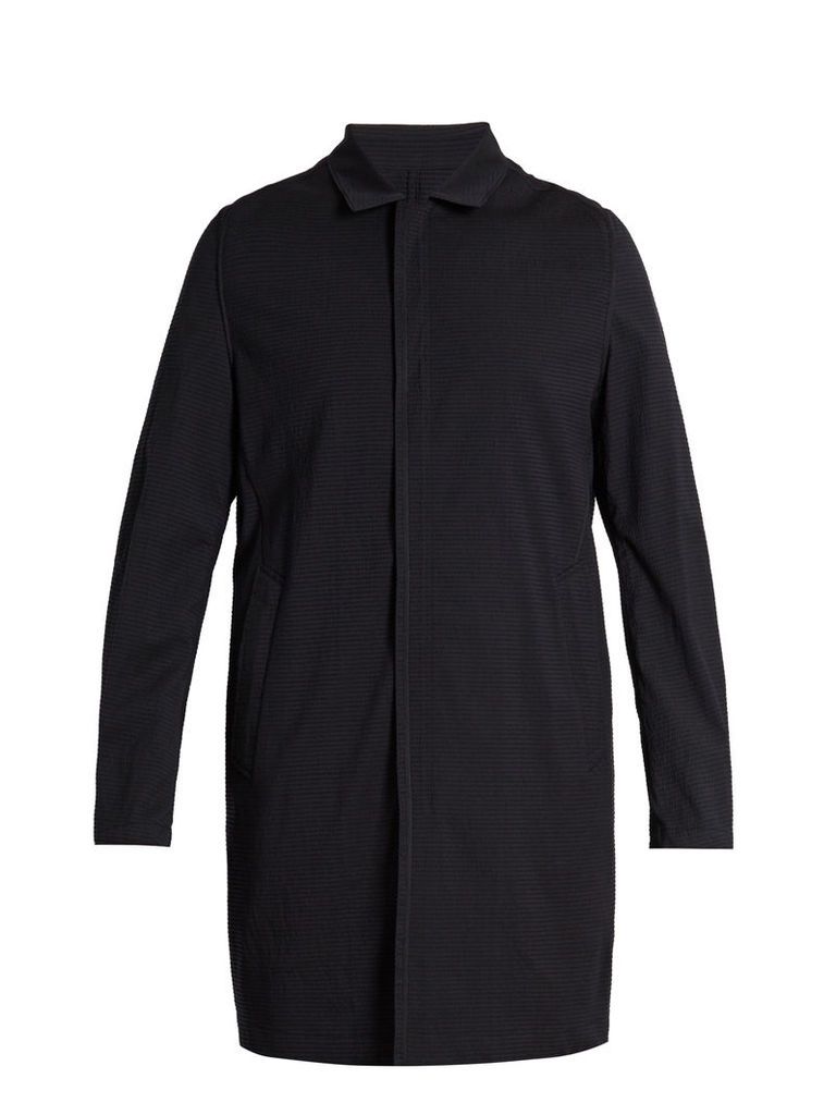 Point-collar wool-blend seersucker coat