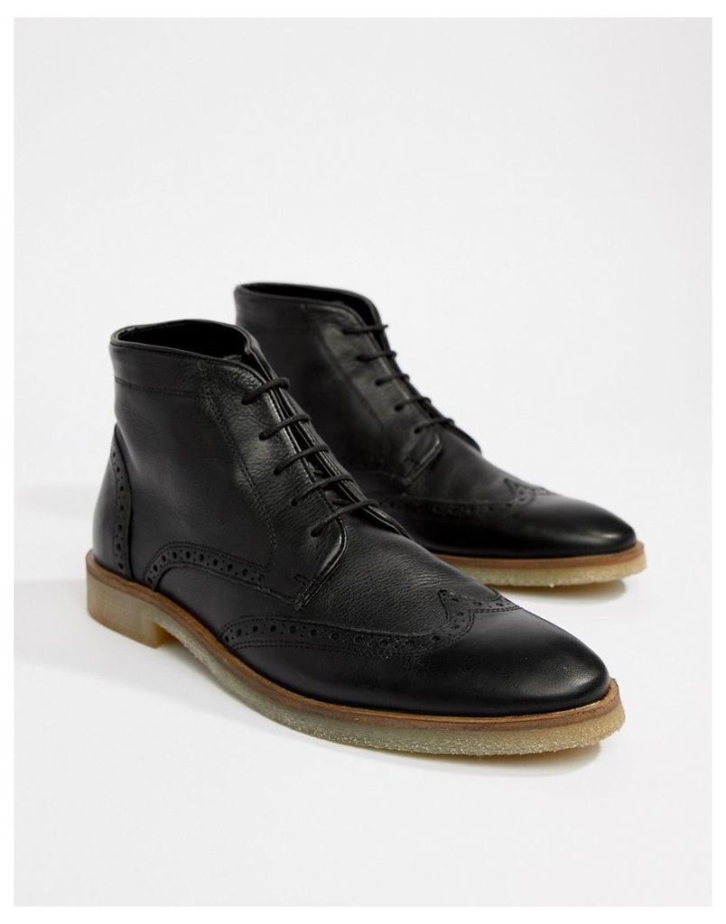 Brogue Boots In Black Leather With Natural Sole