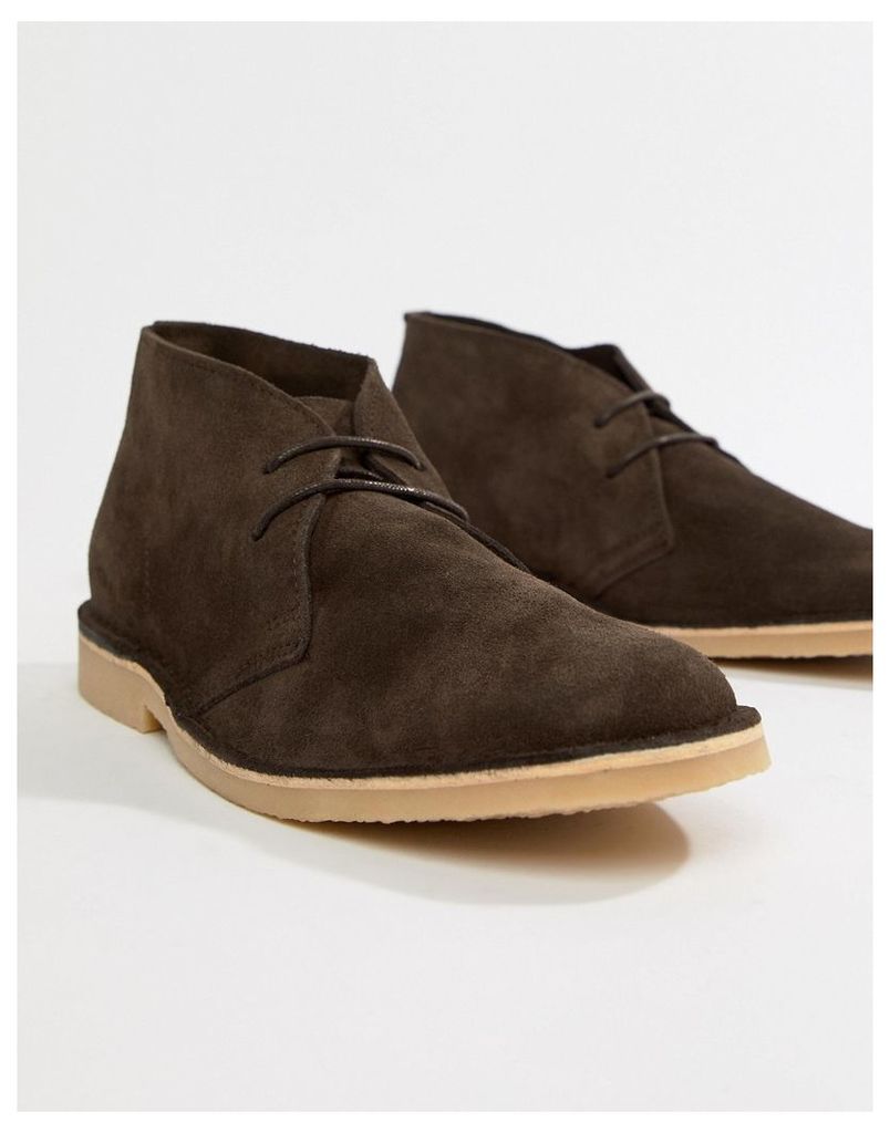 desert boots in brown suede