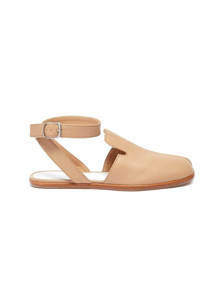 Tabi' ankle strap flat leather mules