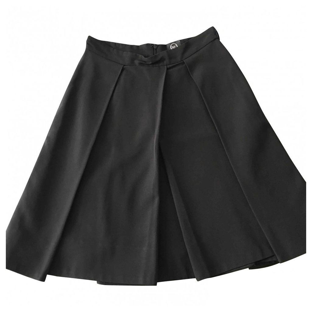 Mid-length skirt