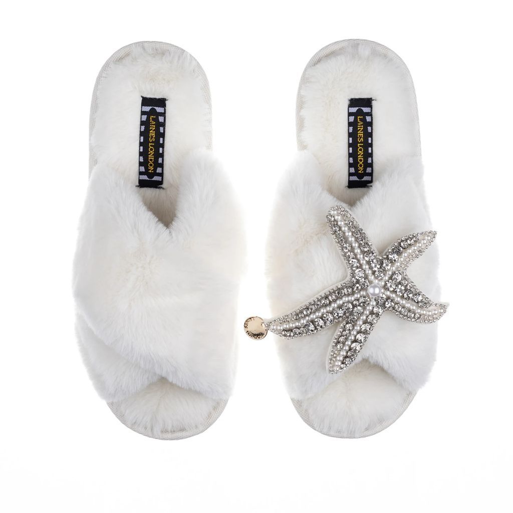 LAINES LONDON - Classic Laines Cream Fluffy Slippers With Silver Starfish Brooch
