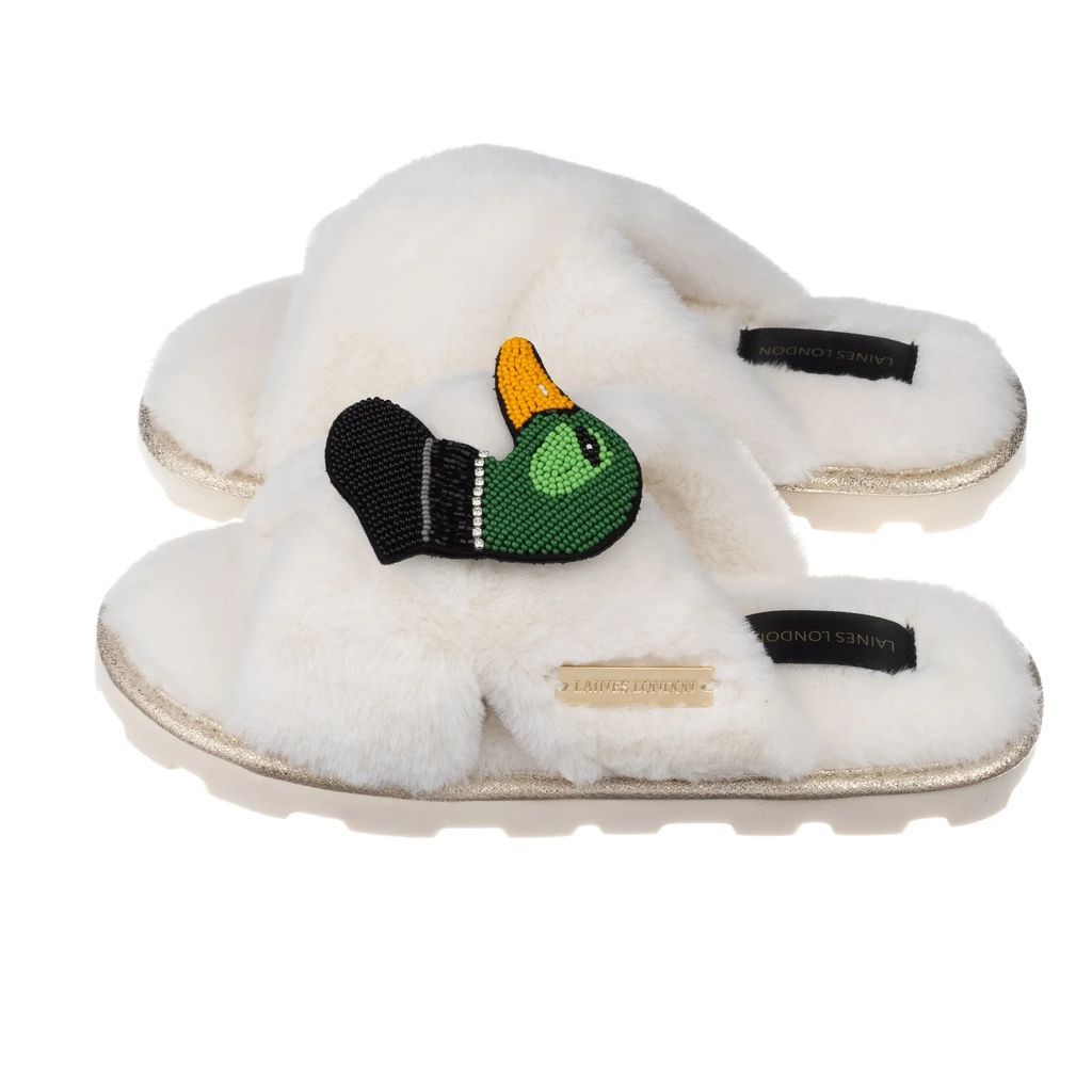 LAINES LONDON - Ultralight Chic Cream Slipper Sliders With Deluxe Duck Brooch
