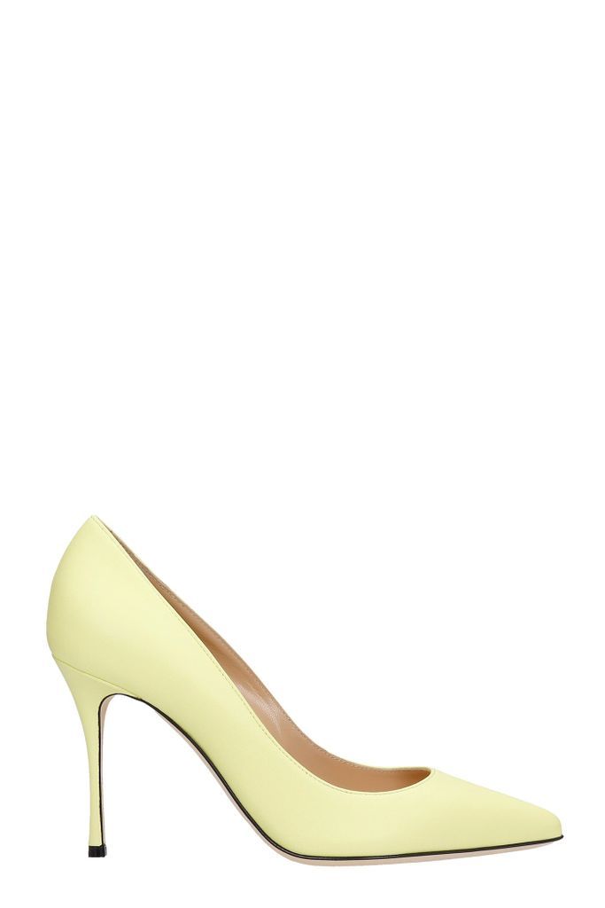 Pumps In Yellow Leather