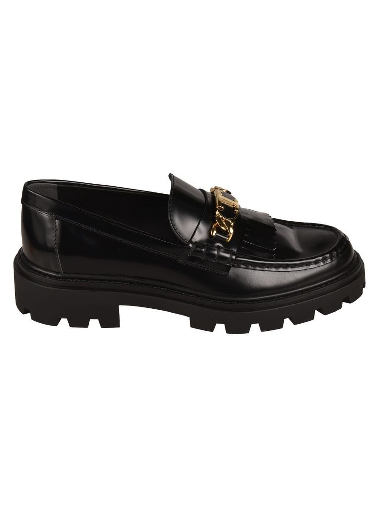 T Plaque Chain Embellished Loafers