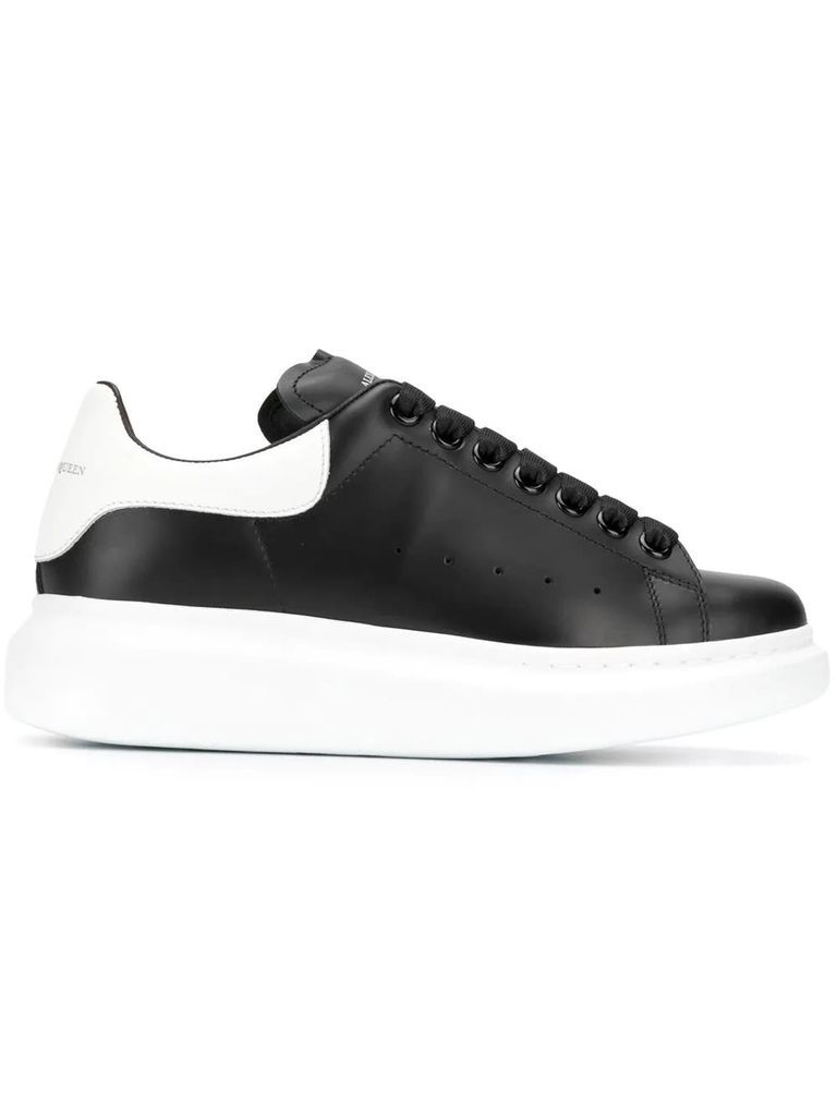 Woman Black Oversize Sneakers With White Spoiler And Sole