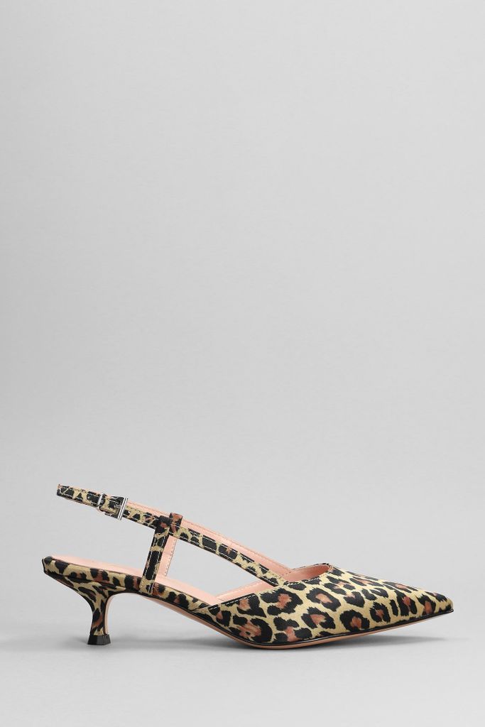Pumps In Animalier Fabric