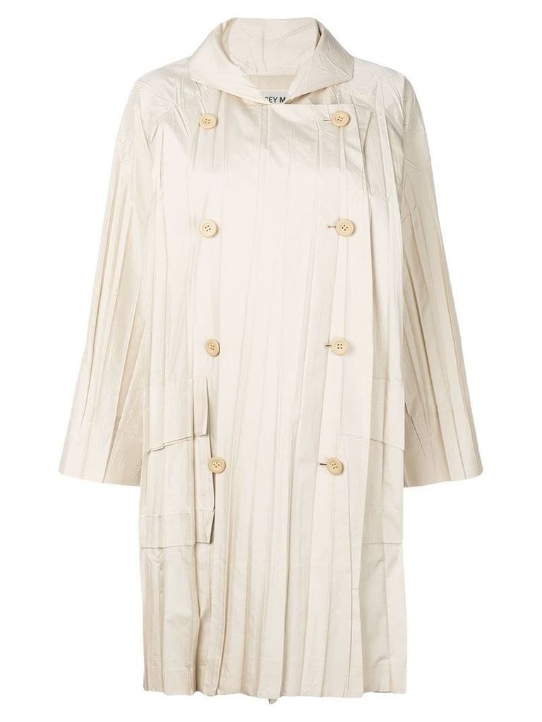Issey Miyake Pre-Owned pleated double breasted raincoat - NEUTRALS