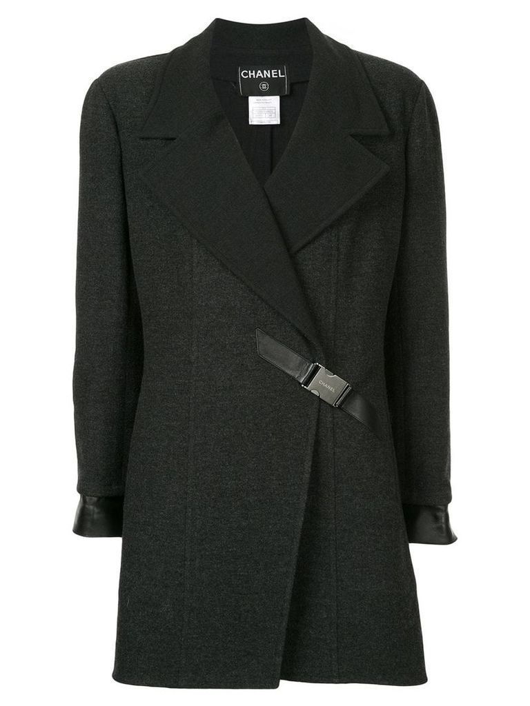 Chanel Pre-Owned buckle fastening boxy coat - Grey
