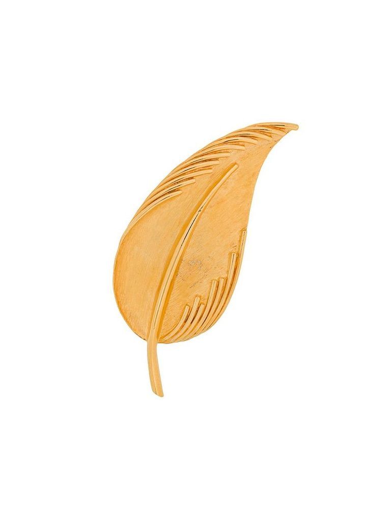 Susan Caplan Vintage 1960s Trifari Leaf brooch - GOLD