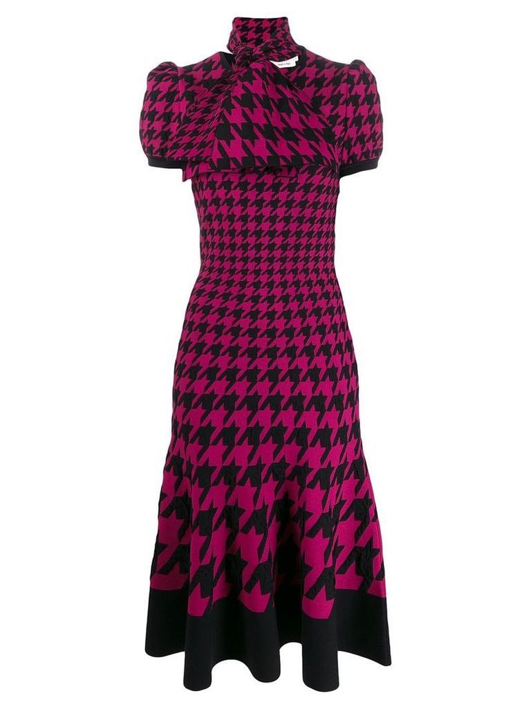 Alexander McQueen dogtooth jacquard midi knit dress - PINK