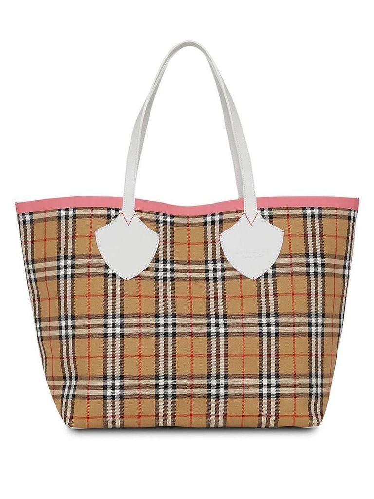 Burberry The Giant Reversible Tote in Vintage Check - Multicolour