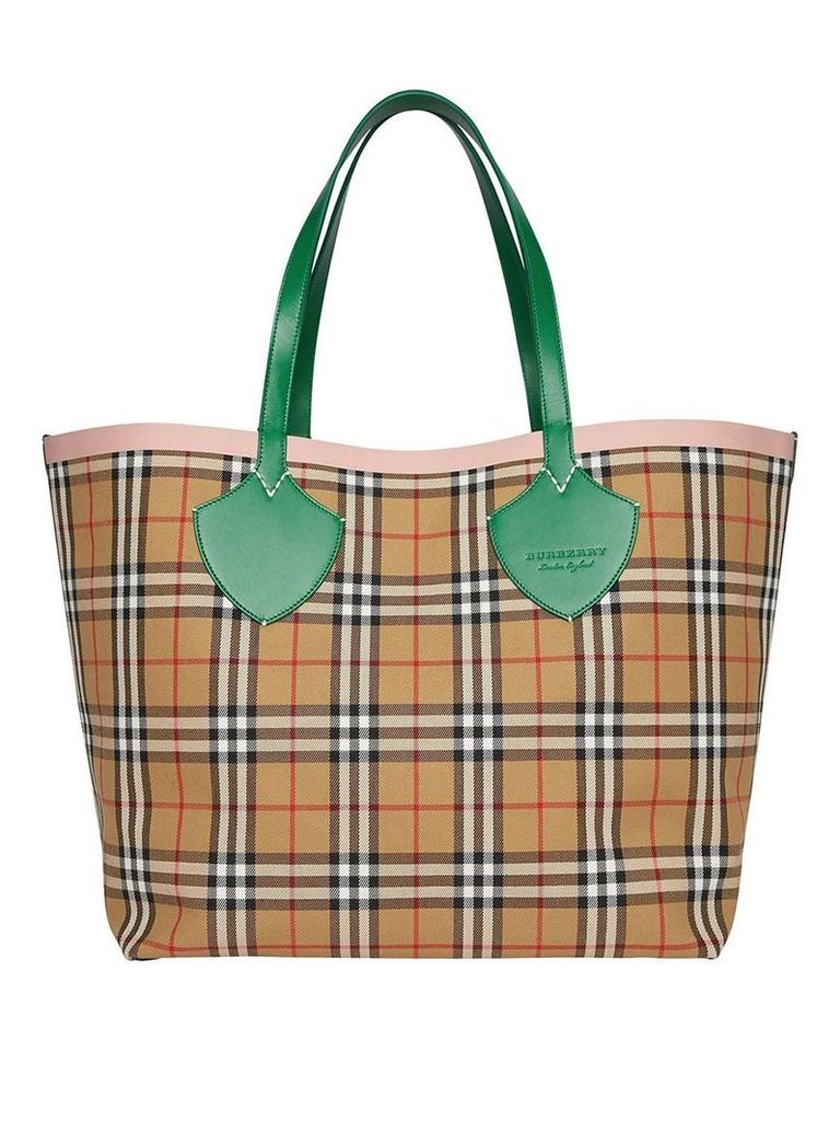 Burberry The Giant Reversible Tote in Vintage Check - NEUTRALS