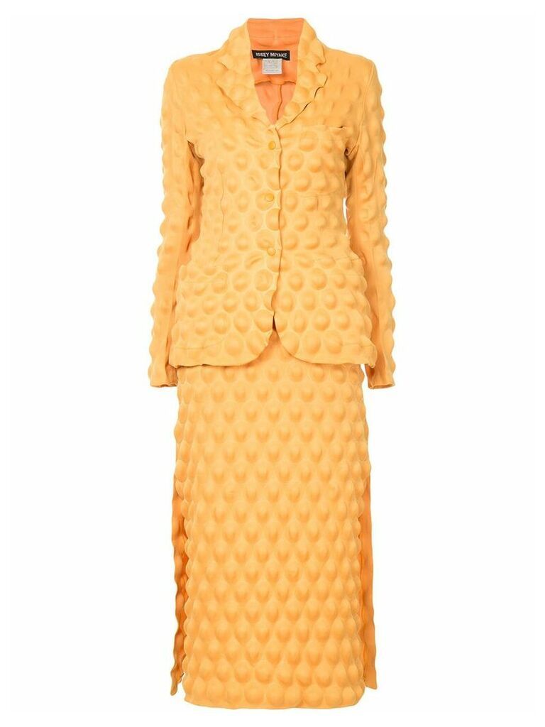 Issey Miyake Pre-Owned egg carton skirt suit - Yellow