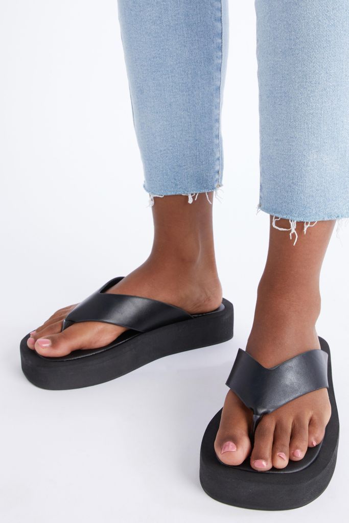 Women's Quiz Black Flatform Sandals Size 6