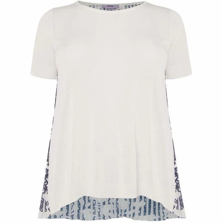 Knitted tee with patterned pleated back