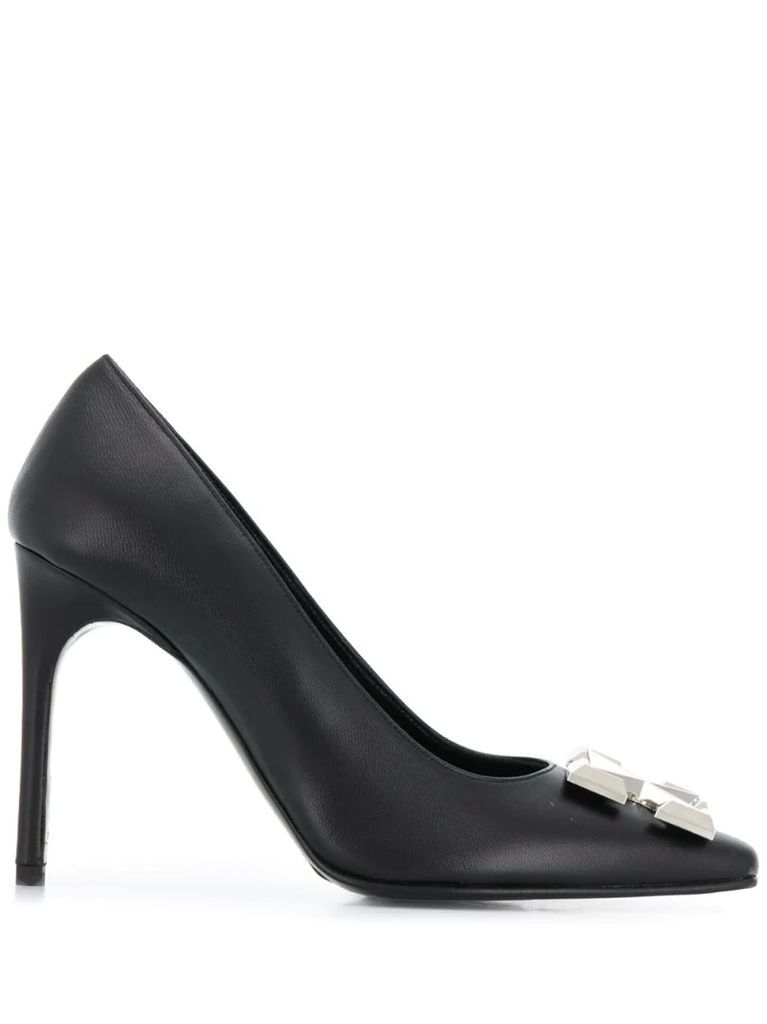 arrow plaque pumps