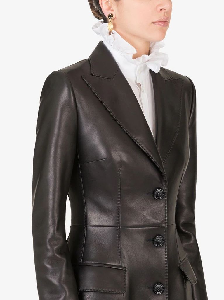 peak-lapel buttoned coat