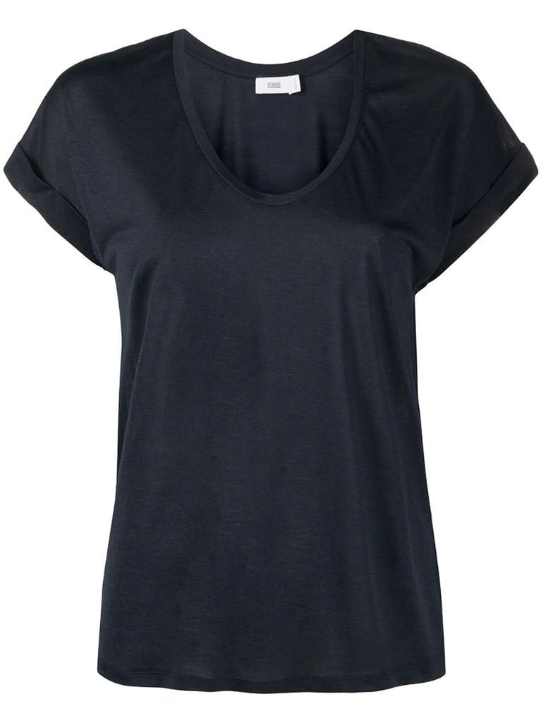 plain U-neck T-shirt