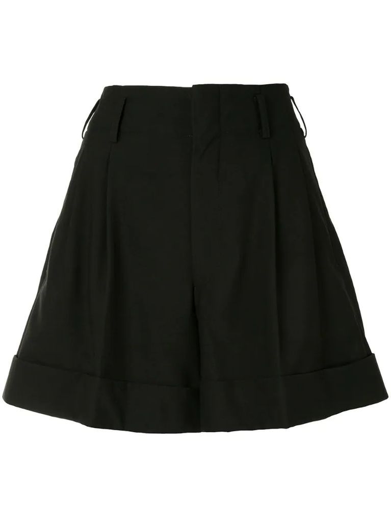 loose-fit pleated shorts