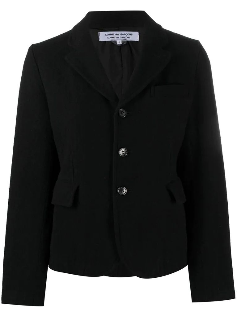 three-button single-breasted jacket