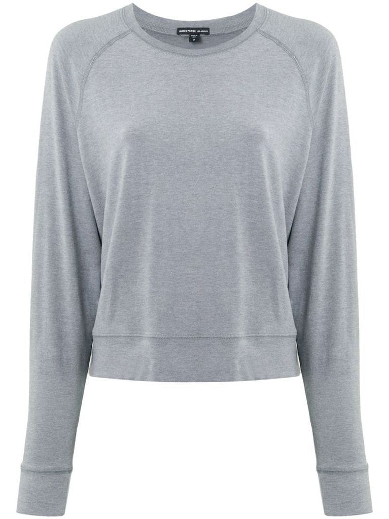 round-neck longsleeved t-shirt