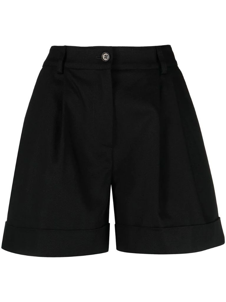 pleated short shorts