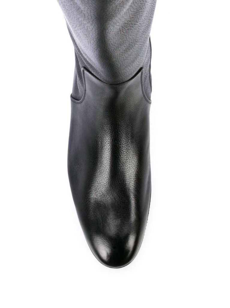 knee-length zipped boots