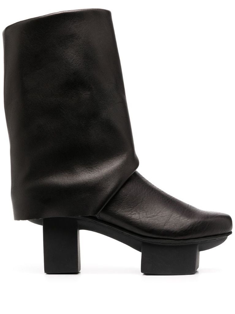 Sheath calf-high leather boots