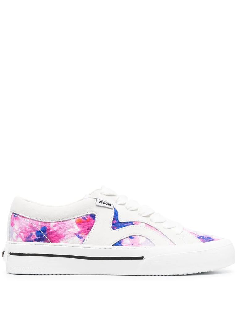 low-top abstract print sneakers
