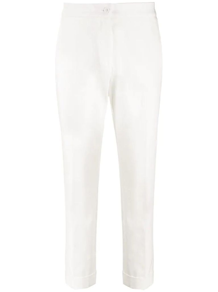 cropped turned-up trousers