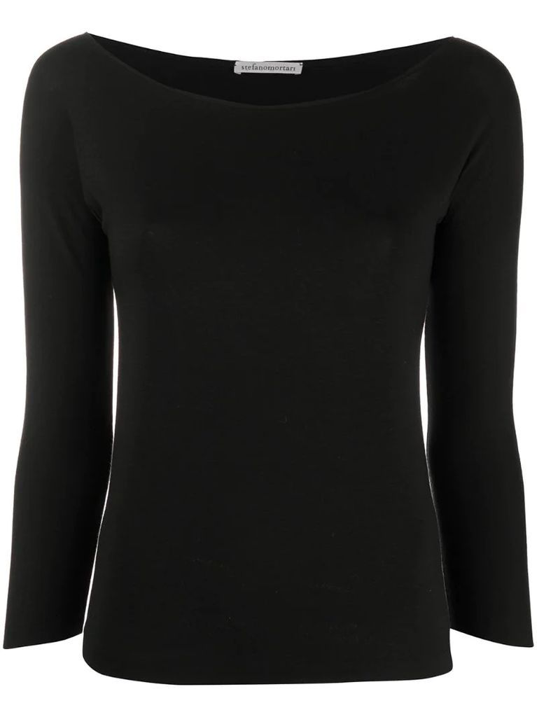 long-sleeved fitted t-shirt