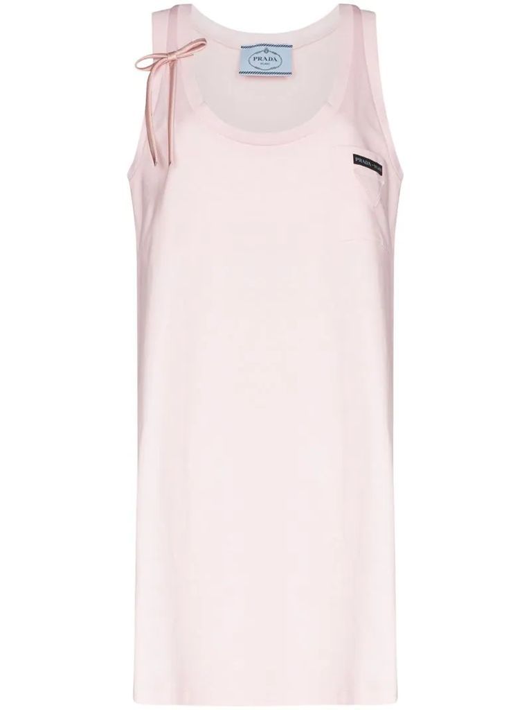 scoop neck sleeveless dress