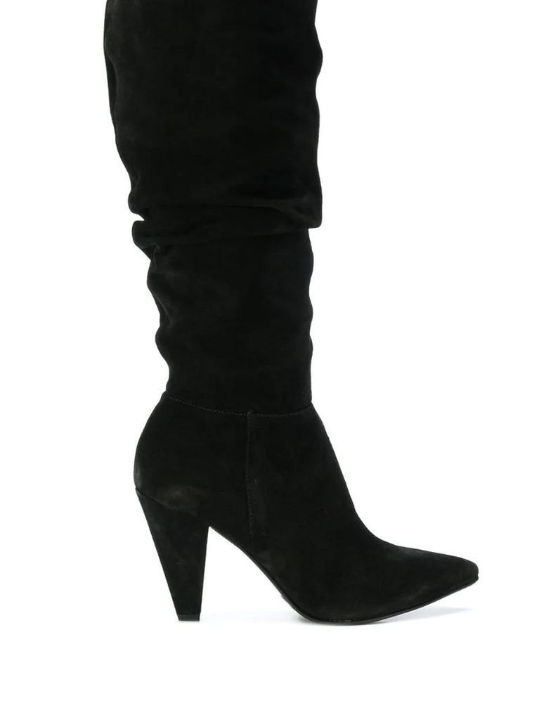 pointed boots