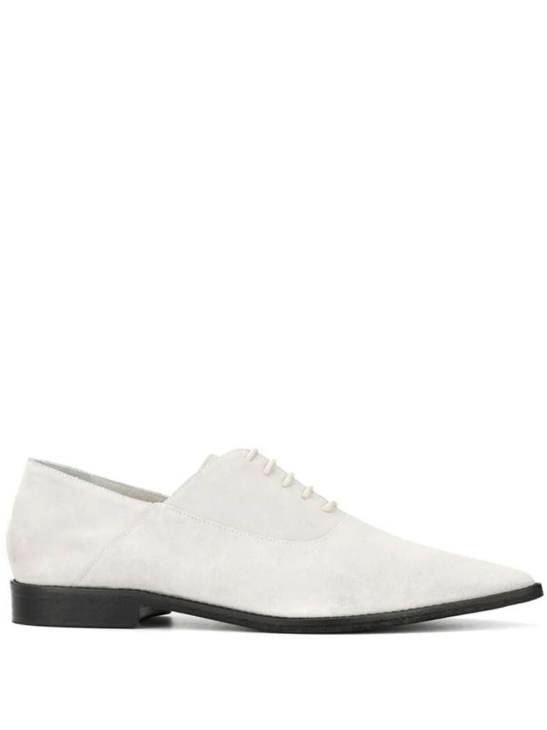 pointed-toe oxford shoes